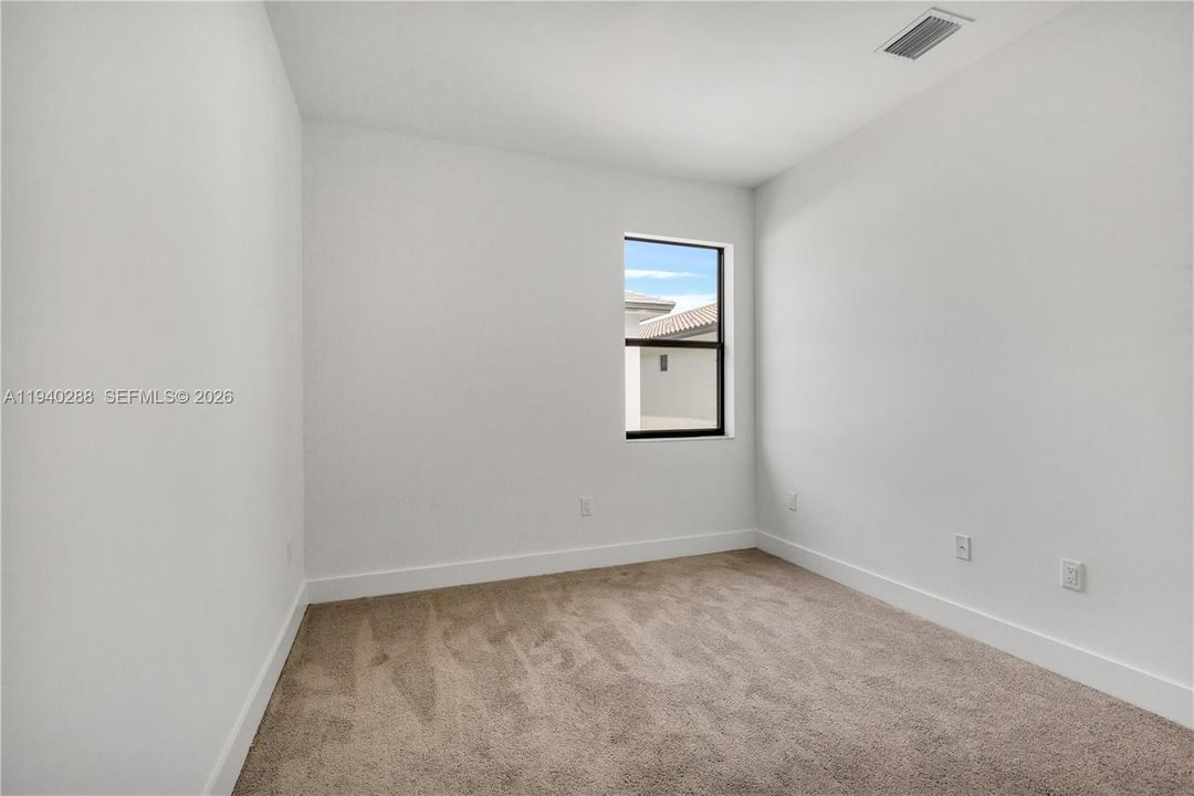 出租: $5,750 (3 贝兹, 2 浴室, 2124 平方英尺)