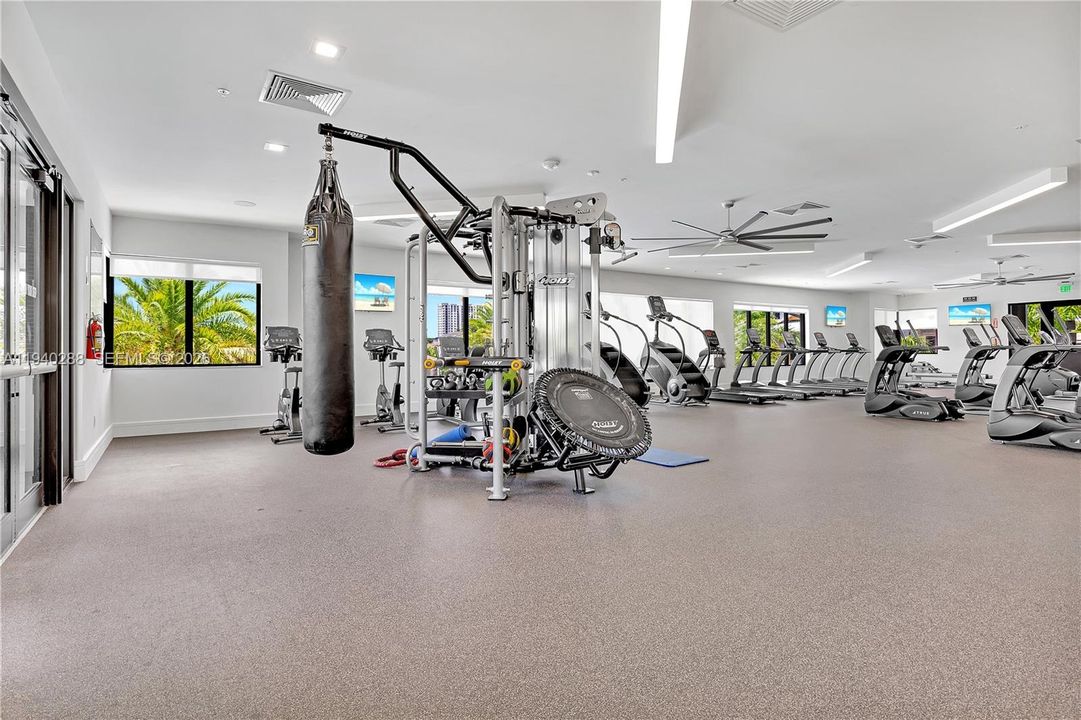 出租: $5,750 (3 贝兹, 2 浴室, 2124 平方英尺)