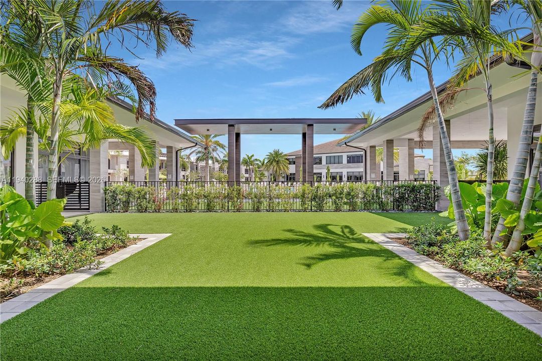 出租: $5,750 (3 贝兹, 2 浴室, 2124 平方英尺)