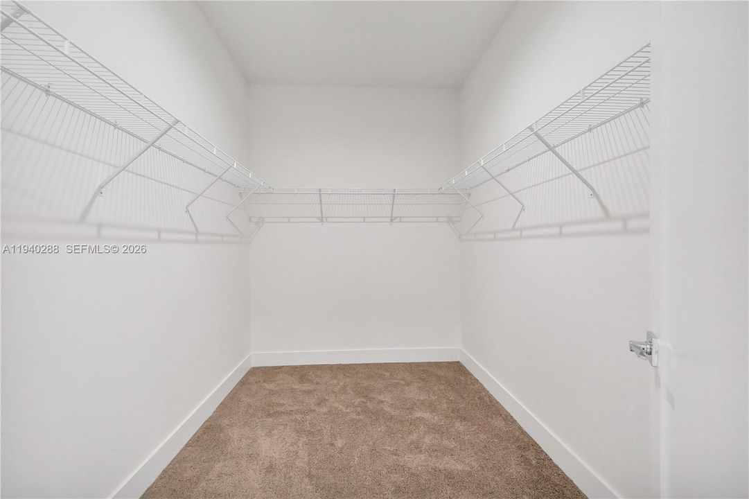 出租: $5,750 (3 贝兹, 2 浴室, 2124 平方英尺)