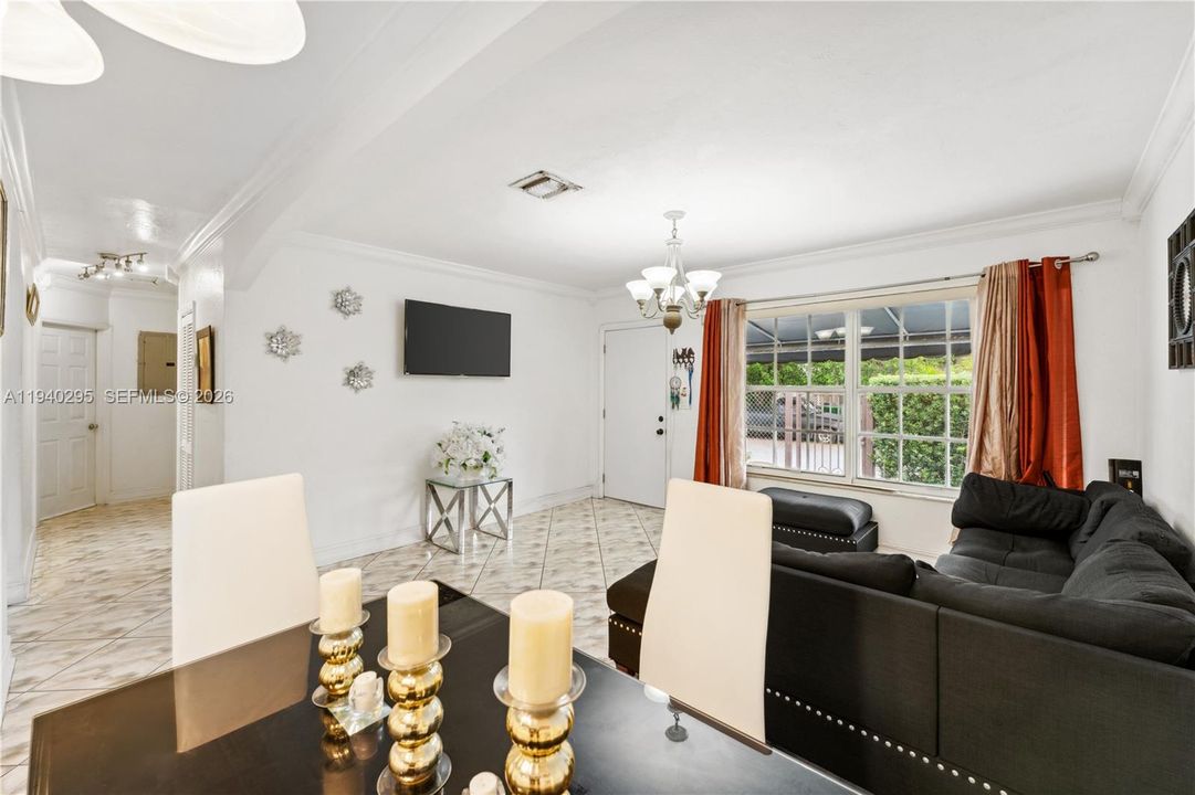 En Venta: $495,995 (4 camas, 3 baños, 1350 Pies cuadrados)