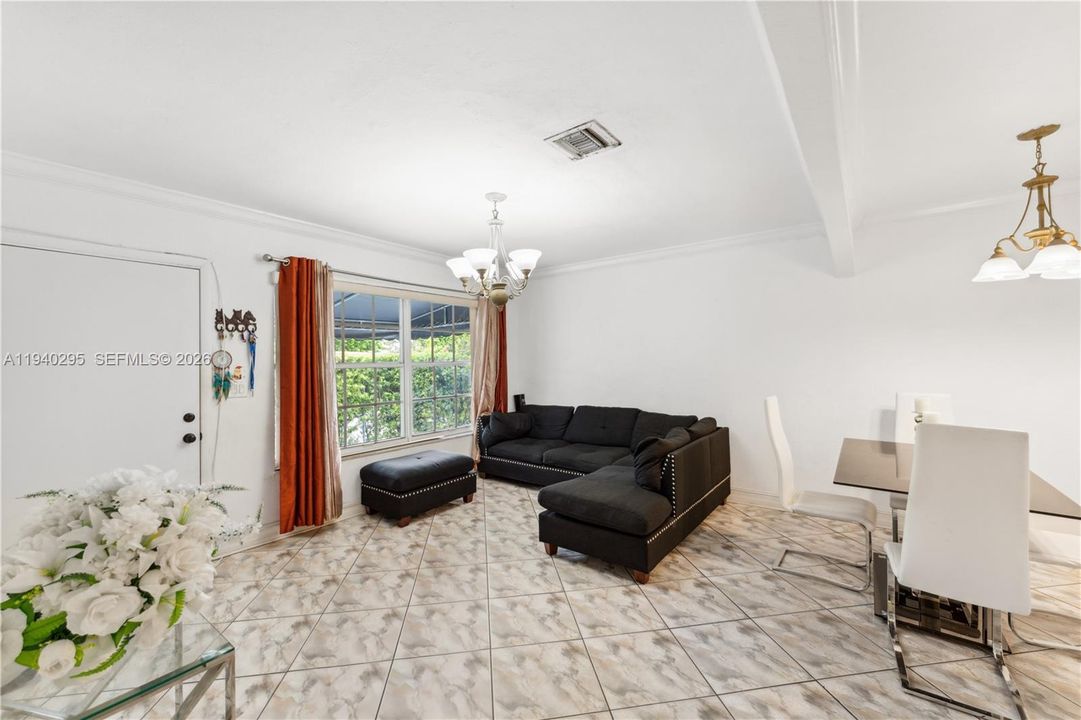 En Venta: $495,995 (4 camas, 3 baños, 1350 Pies cuadrados)