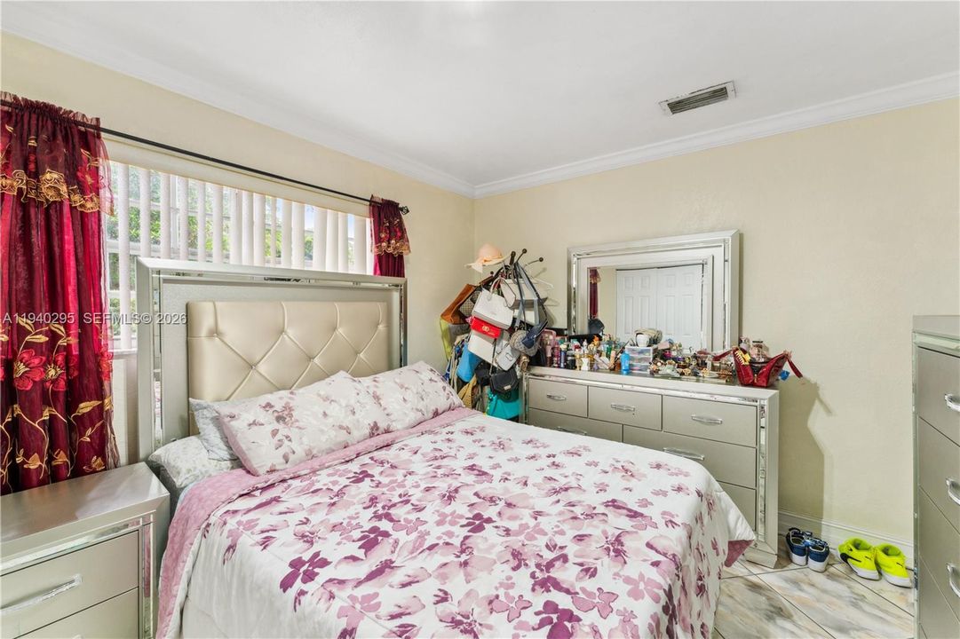 En Venta: $495,995 (4 camas, 3 baños, 1350 Pies cuadrados)