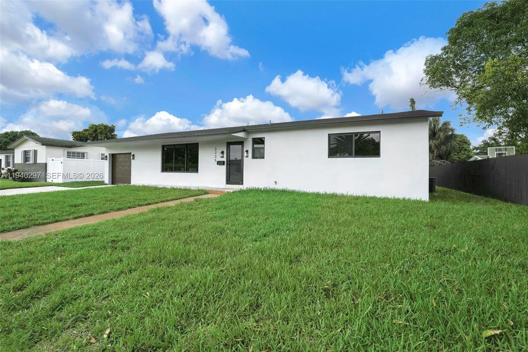 待售: $599,990 (3 贝兹, 2 浴室, 1392 平方英尺)