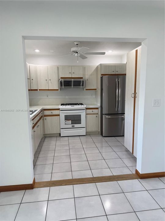 For Rent: $3,300 (4 beds, 2 baths, 1620 Square Feet)