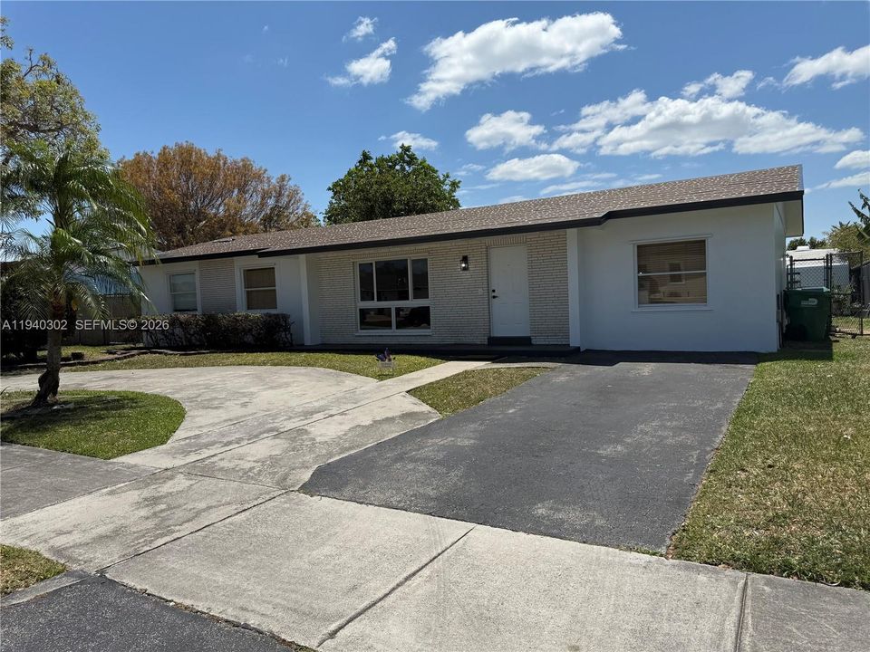 For Rent: $3,300 (4 beds, 2 baths, 1620 Square Feet)