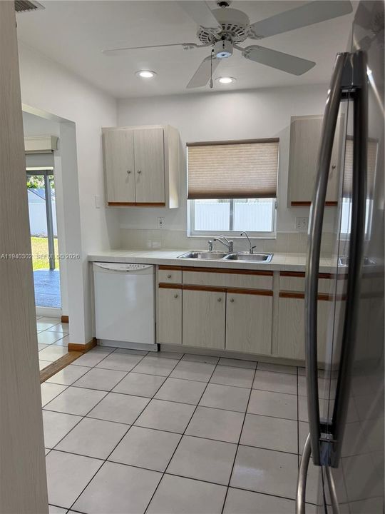 For Rent: $3,300 (4 beds, 2 baths, 1620 Square Feet)