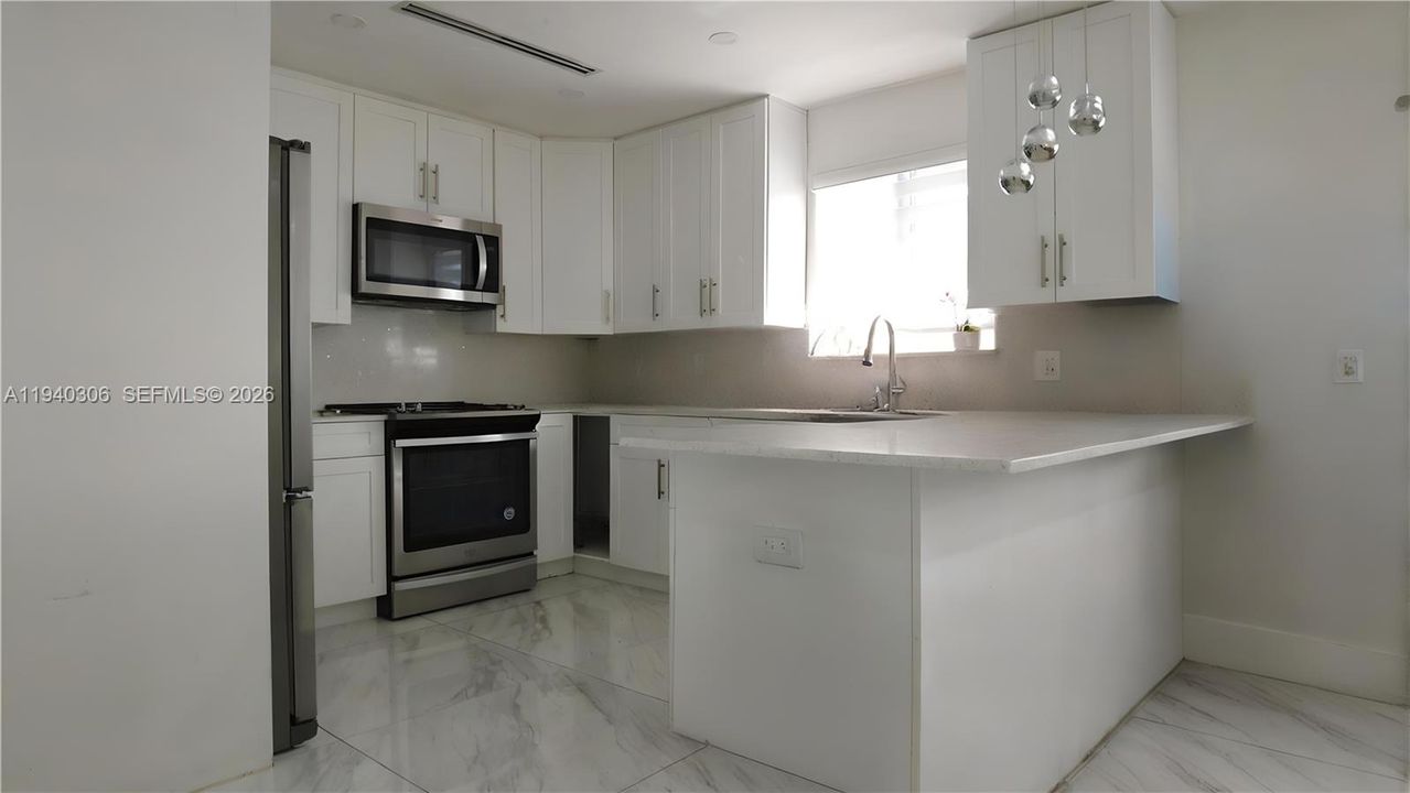 En Renta: $4,200 (3 camas, 2 baños, 1600 Pies cuadrados)