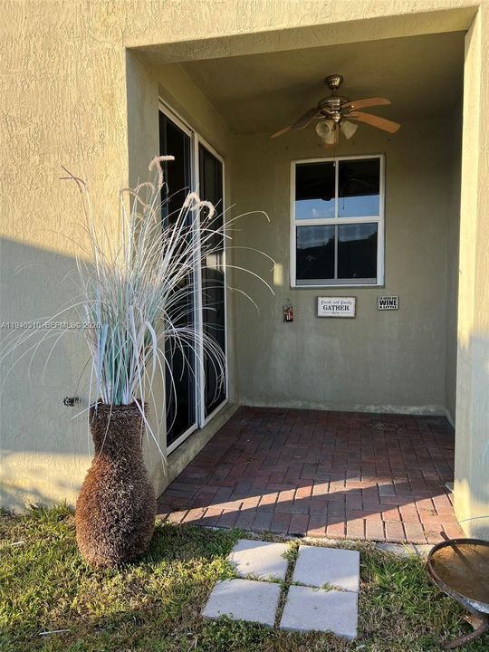 For Sale: $375,000 (3 beds, 2 baths, 1731 Square Feet)