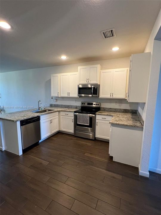 For Sale: $375,000 (3 beds, 2 baths, 1731 Square Feet)