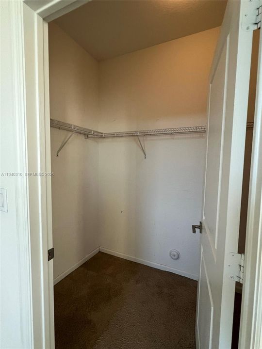 For Sale: $375,000 (3 beds, 2 baths, 1731 Square Feet)