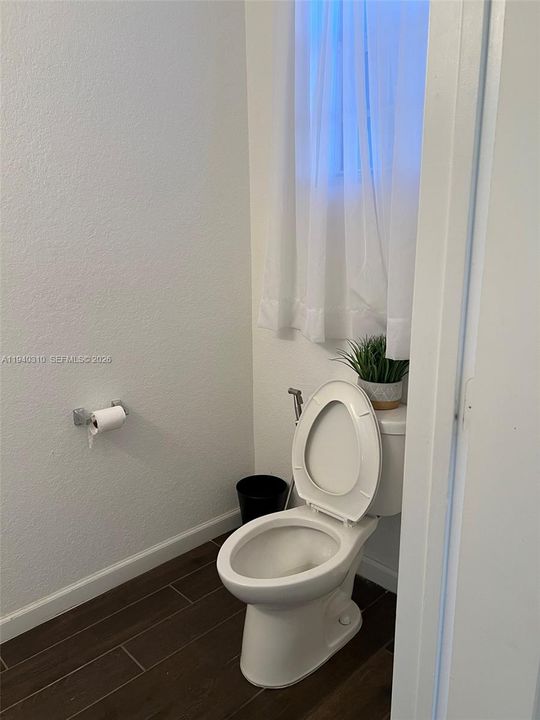 For Sale: $375,000 (3 beds, 2 baths, 1731 Square Feet)