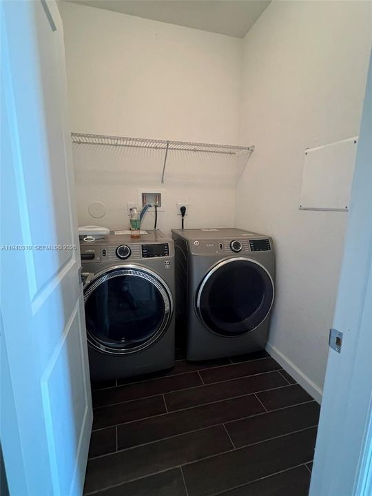 For Sale: $375,000 (3 beds, 2 baths, 1731 Square Feet)