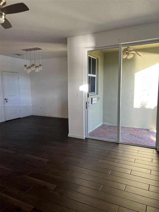 For Sale: $375,000 (3 beds, 2 baths, 1731 Square Feet)