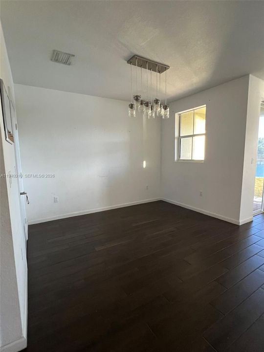 For Sale: $375,000 (3 beds, 2 baths, 1731 Square Feet)