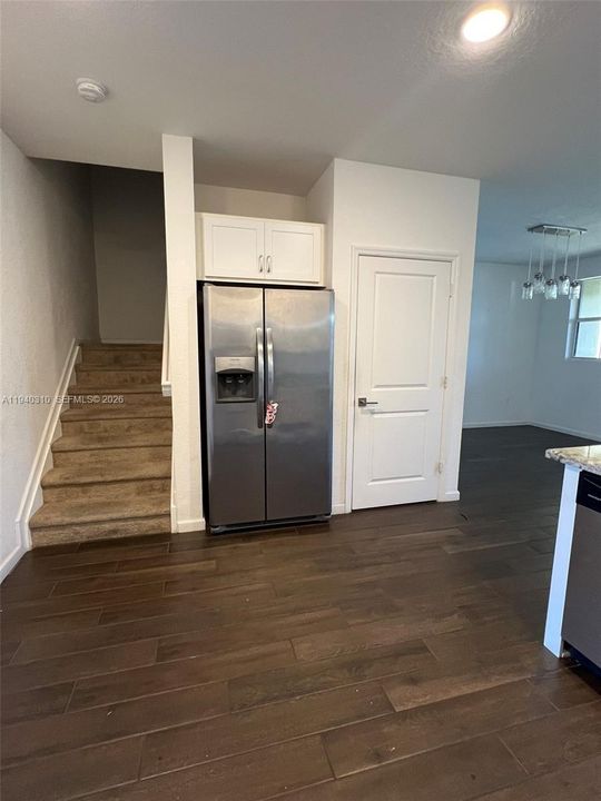 For Sale: $375,000 (3 beds, 2 baths, 1731 Square Feet)