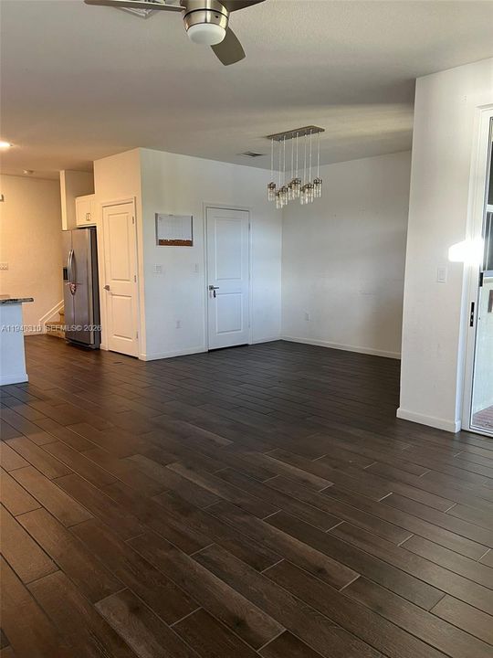 For Sale: $375,000 (3 beds, 2 baths, 1731 Square Feet)