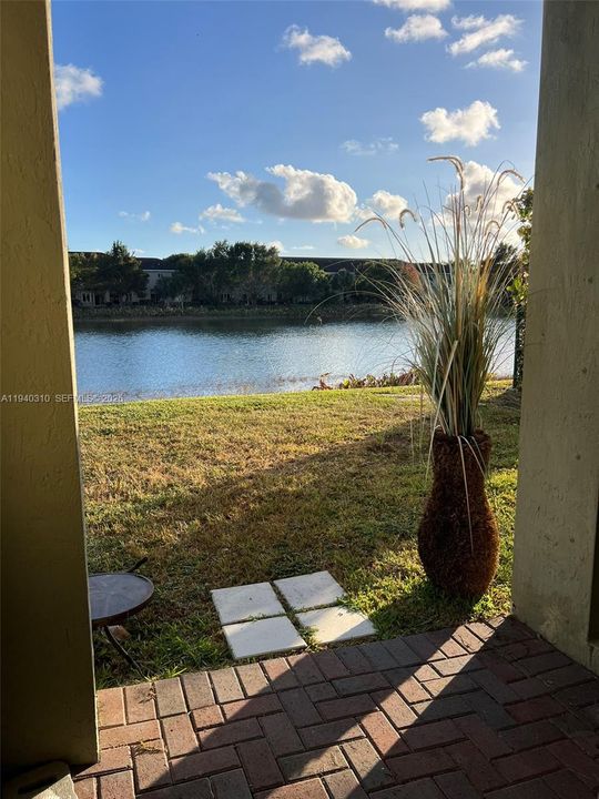 For Sale: $375,000 (3 beds, 2 baths, 1731 Square Feet)