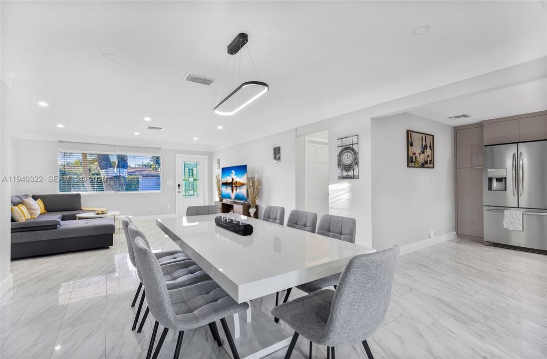 待售: $1,075,000 (4 贝兹, 3 浴室, 1984 平方英尺)