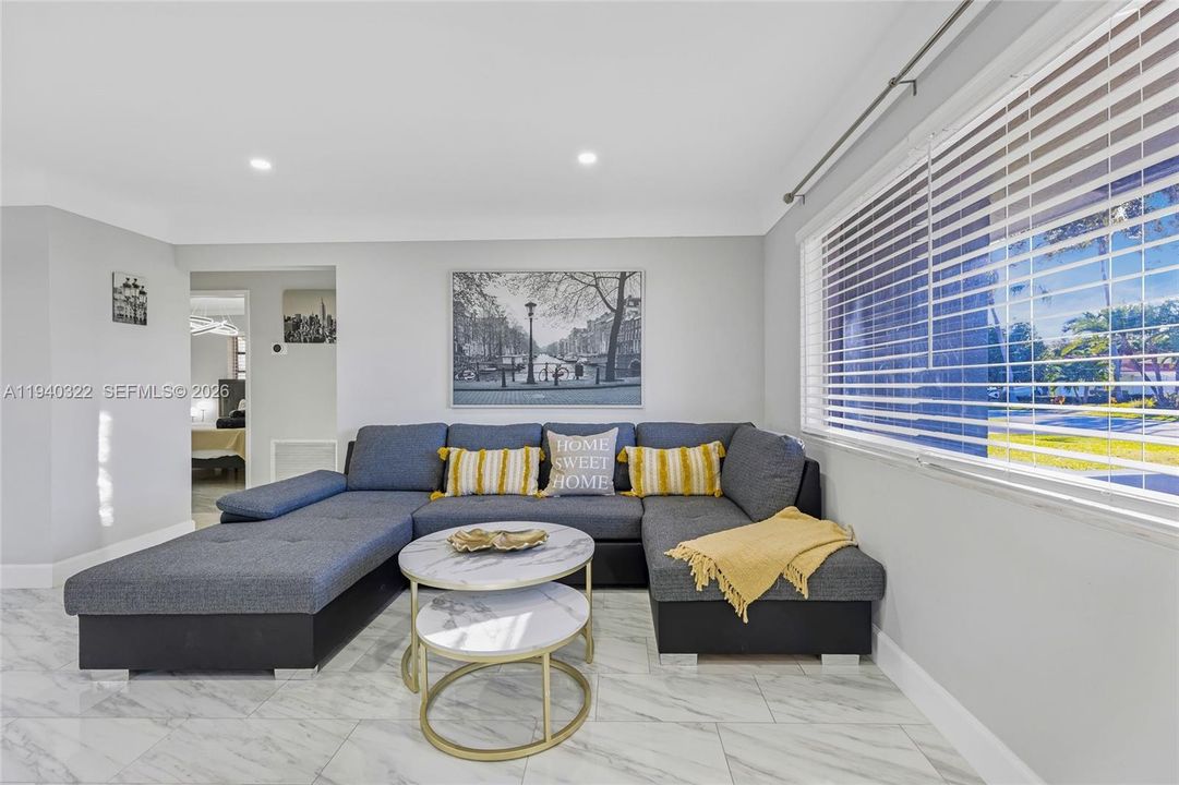 待售: $1,075,000 (4 贝兹, 3 浴室, 1984 平方英尺)