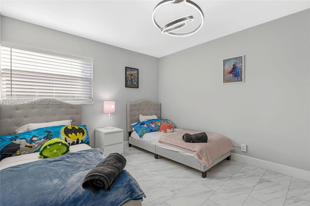 待售: $1,075,000 (4 贝兹, 3 浴室, 1984 平方英尺)