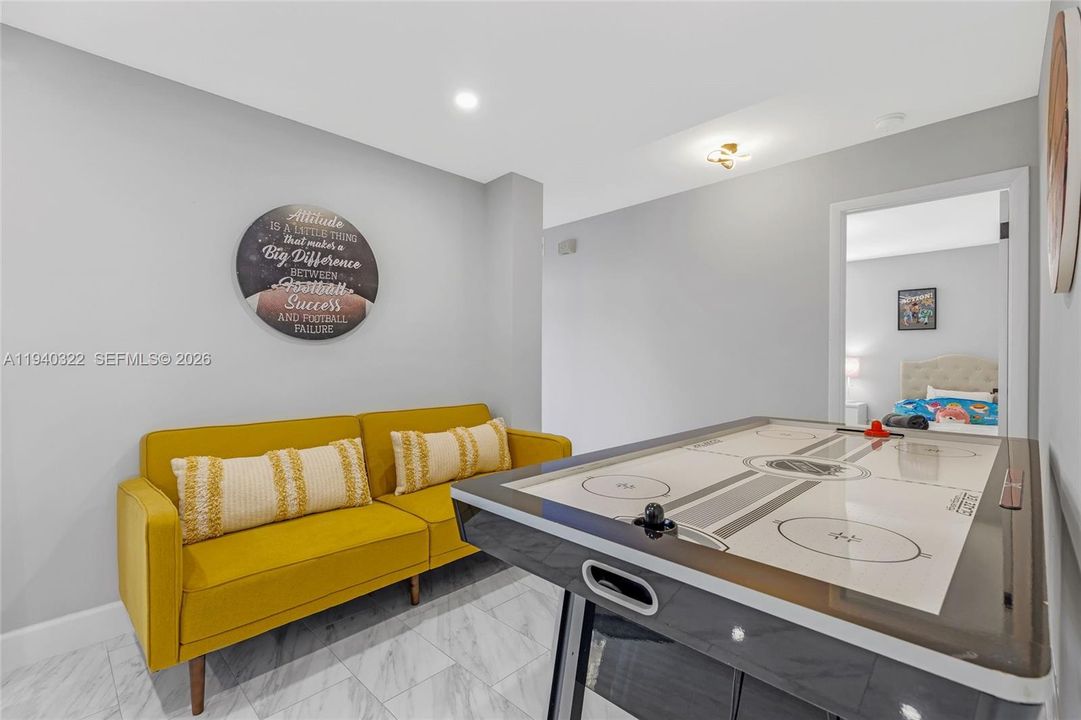 待售: $1,075,000 (4 贝兹, 3 浴室, 1984 平方英尺)