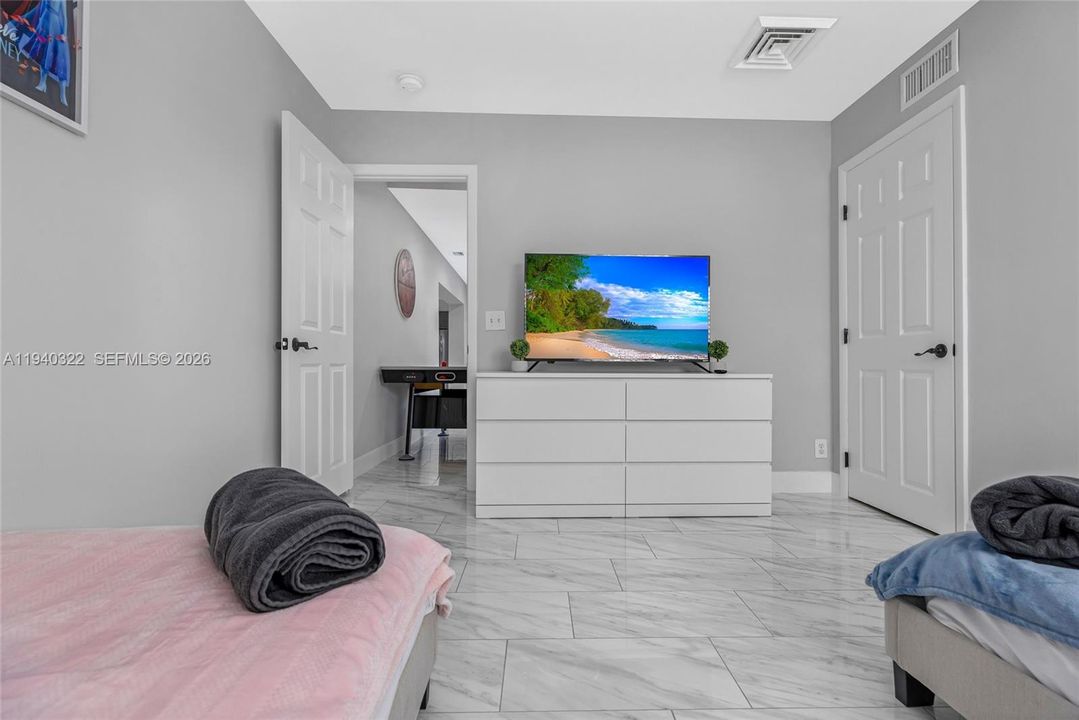 待售: $1,075,000 (4 贝兹, 3 浴室, 1984 平方英尺)