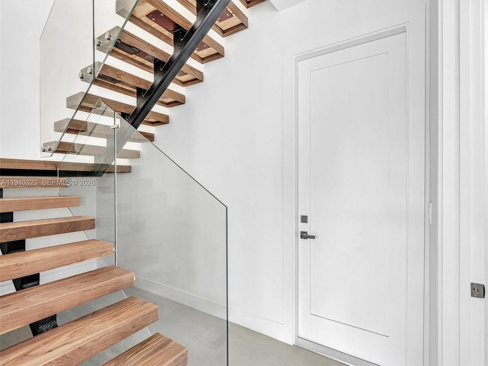 На продажу: $1,500,000 (3 спален, 2 ванн, 2082 Квадратных фут)