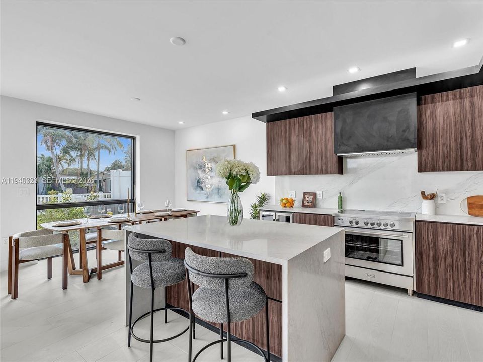 На продажу: $1,500,000 (3 спален, 2 ванн, 2082 Квадратных фут)