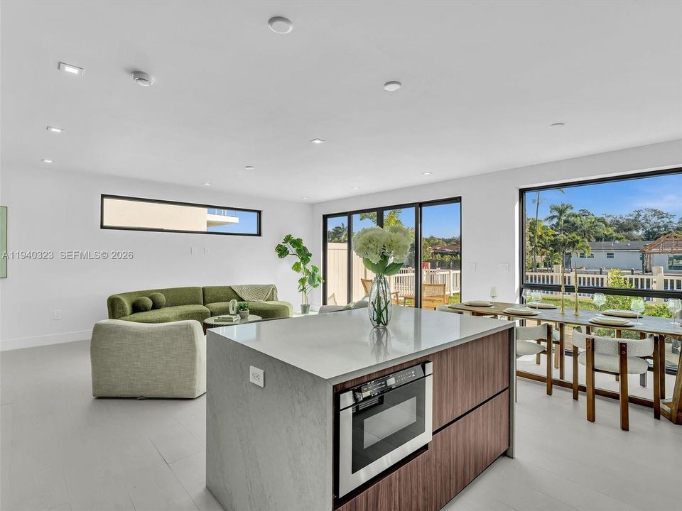 На продажу: $1,500,000 (3 спален, 2 ванн, 2082 Квадратных фут)