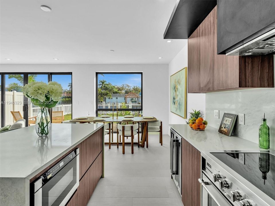 На продажу: $1,500,000 (3 спален, 2 ванн, 2082 Квадратных фут)