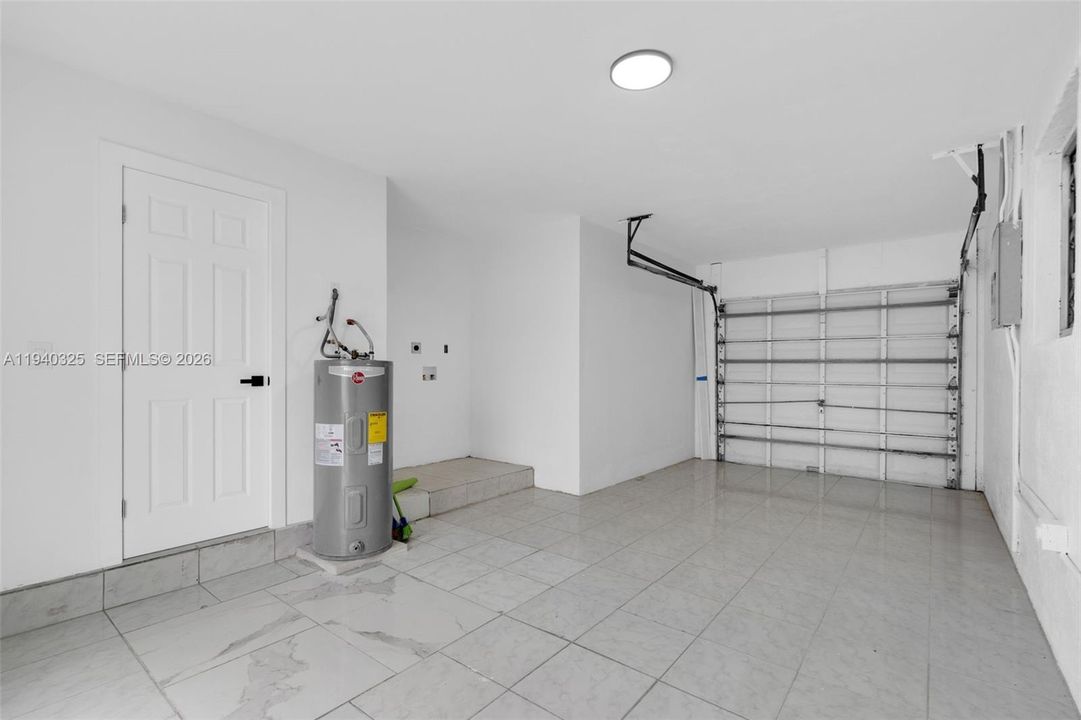 待售: $575,000 (4 贝兹, 2 浴室, 1575 平方英尺)