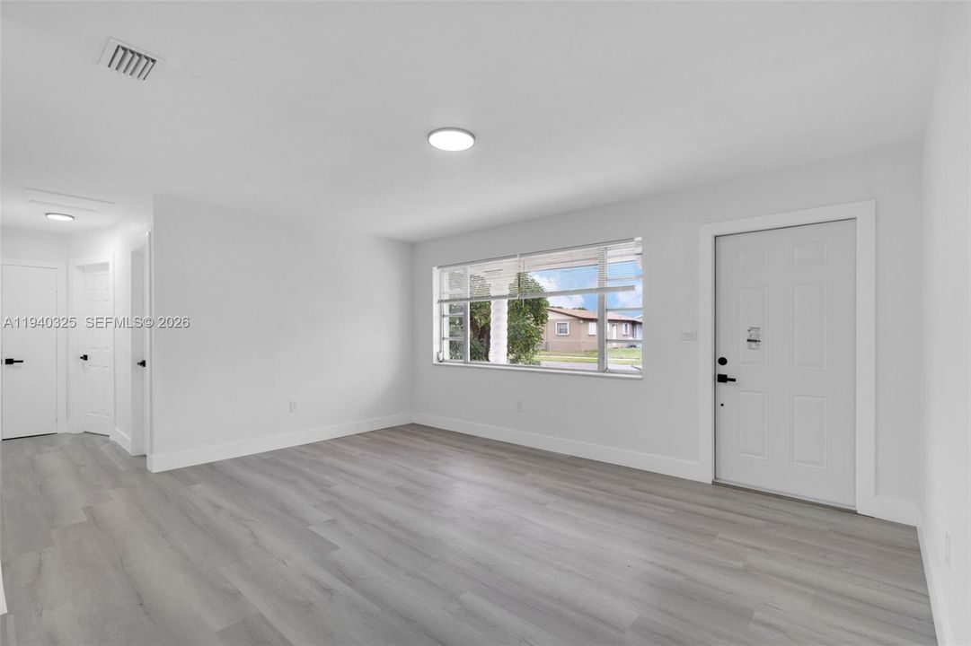 待售: $575,000 (4 贝兹, 2 浴室, 1575 平方英尺)