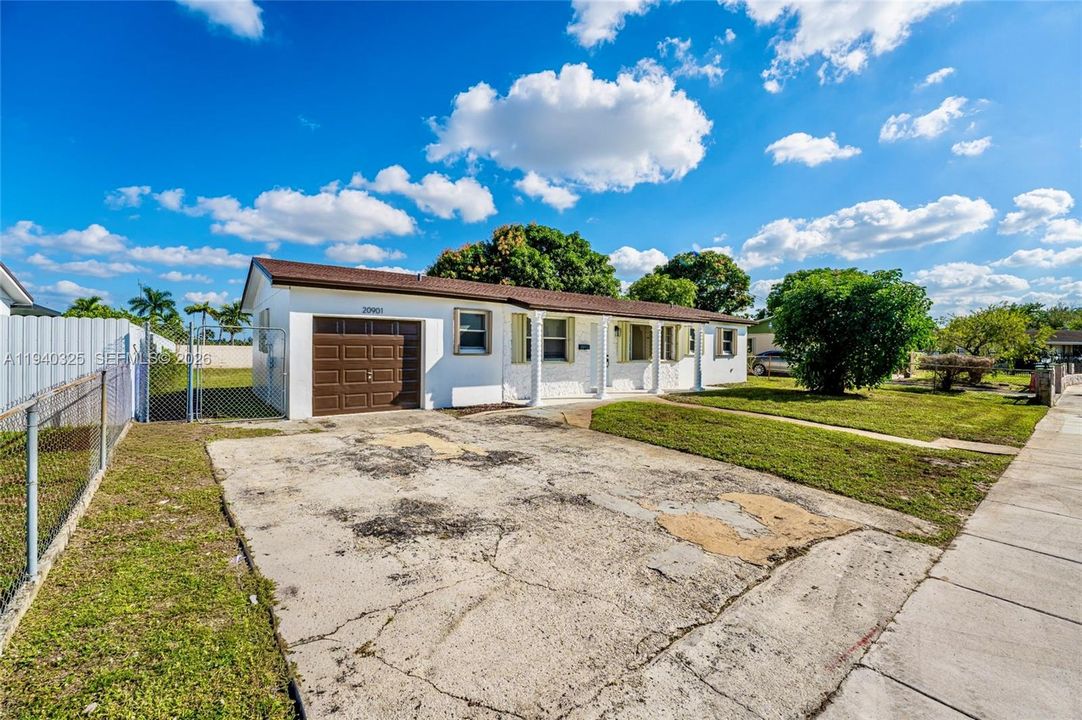 待售: $575,000 (4 贝兹, 2 浴室, 1575 平方英尺)