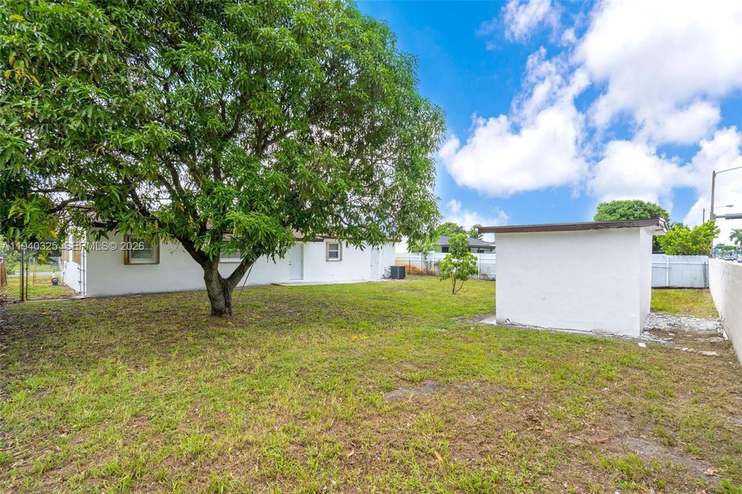 待售: $575,000 (4 贝兹, 2 浴室, 1575 平方英尺)