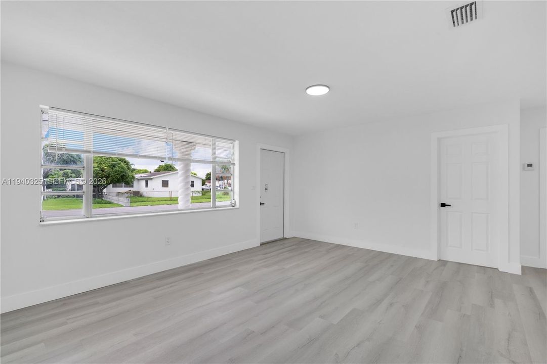 待售: $575,000 (4 贝兹, 2 浴室, 1575 平方英尺)