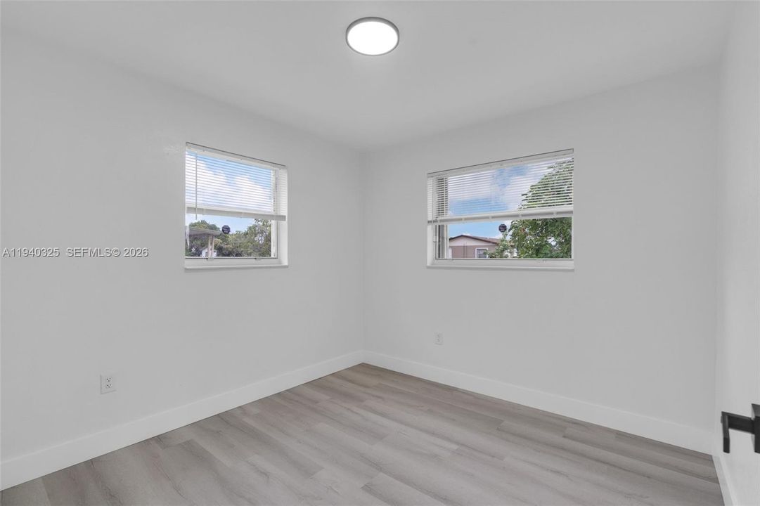 待售: $575,000 (4 贝兹, 2 浴室, 1575 平方英尺)