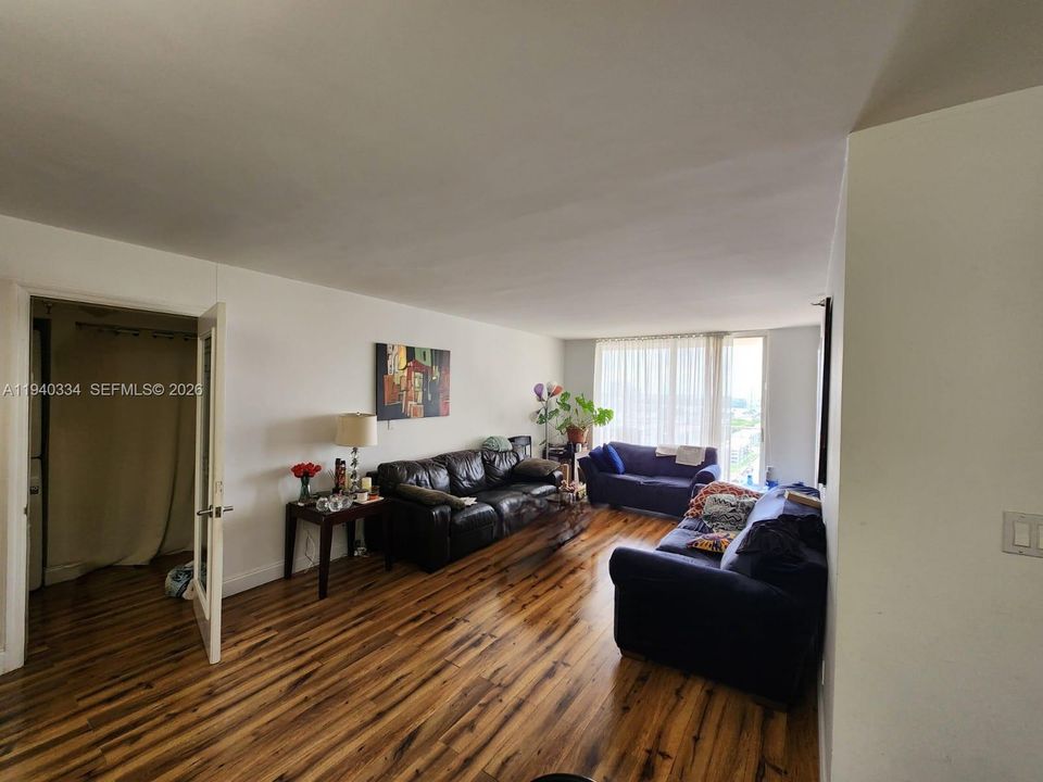 For Rent: $3,500 (2 beds, 2 baths, 1240 Square Feet)