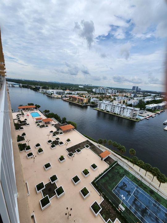 For Rent: $3,500 (2 beds, 2 baths, 1240 Square Feet)