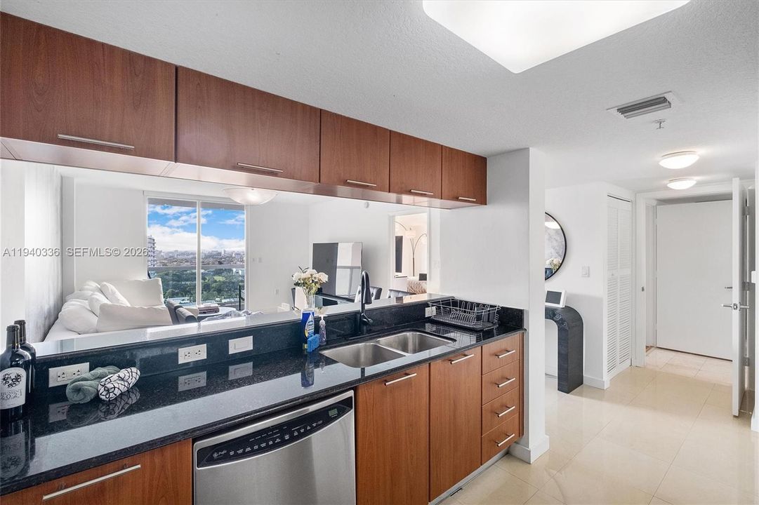 На продажу: $399,999 (1 спален, 1 ванн, 822 Квадратных фут)