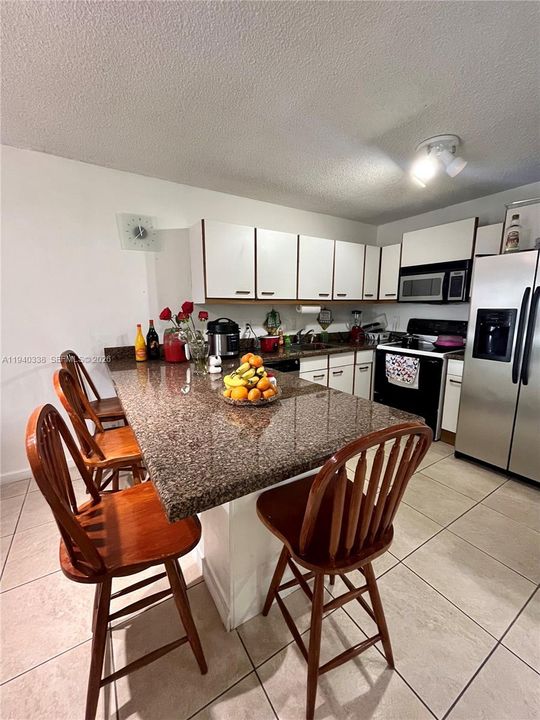 For Rent: $1,950 (1 beds, 1 baths, 770 Square Feet)