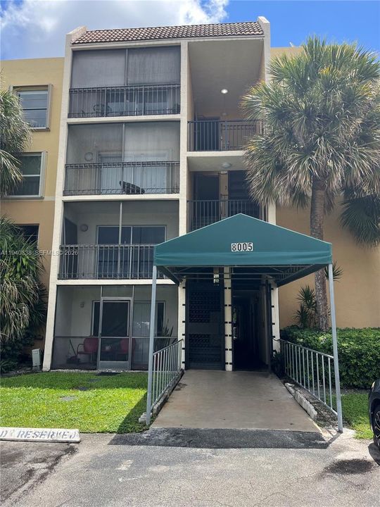 For Rent: $1,950 (1 beds, 1 baths, 770 Square Feet)