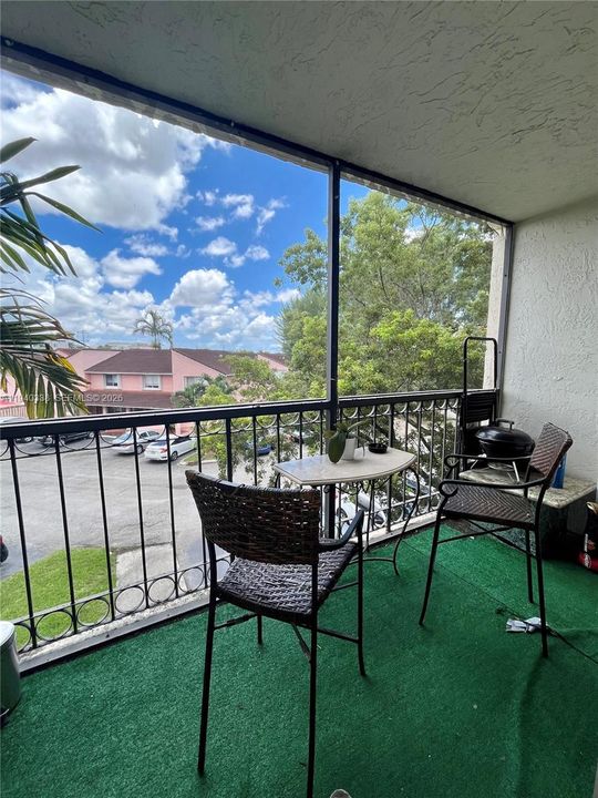 For Rent: $1,950 (1 beds, 1 baths, 770 Square Feet)