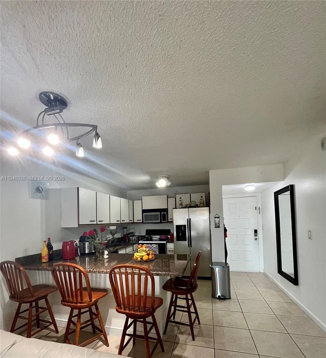 For Rent: $1,950 (1 beds, 1 baths, 770 Square Feet)