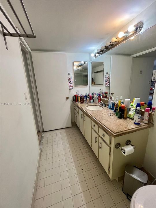 For Rent: $1,950 (1 beds, 1 baths, 770 Square Feet)