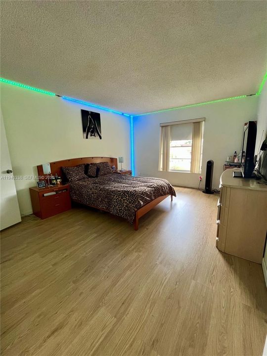 For Rent: $1,950 (1 beds, 1 baths, 770 Square Feet)