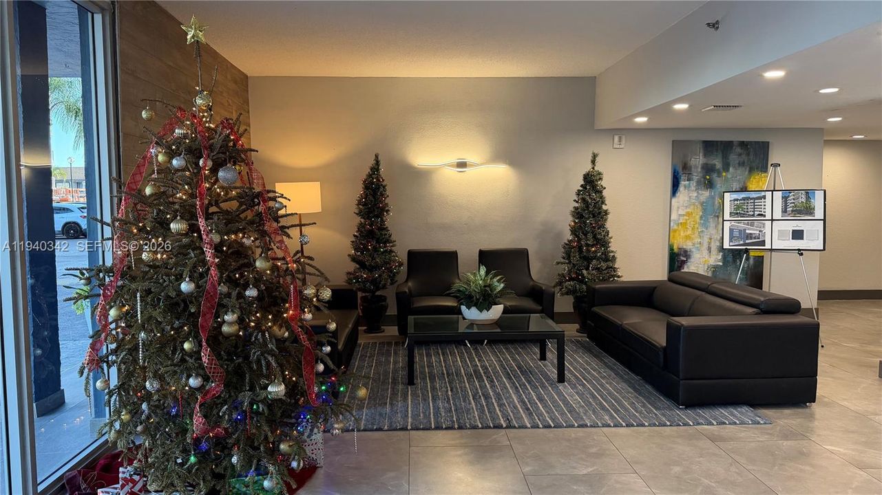 For Rent: $2,500 (2 beds, 2 baths, 1213 Square Feet)