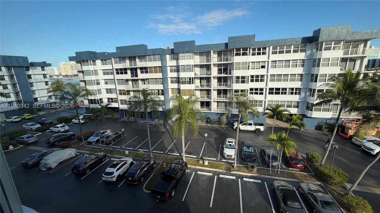 For Rent: $2,500 (2 beds, 2 baths, 1213 Square Feet)