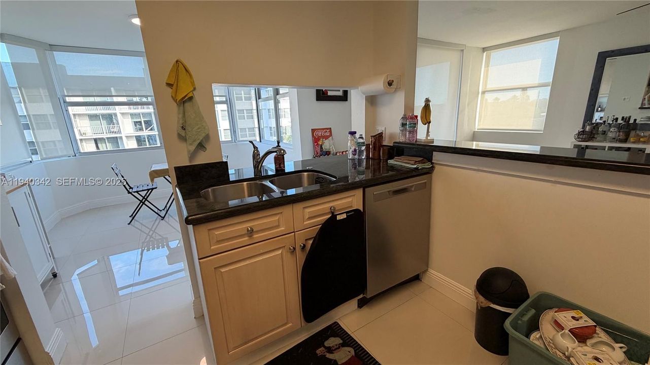 For Rent: $2,500 (2 beds, 2 baths, 1213 Square Feet)