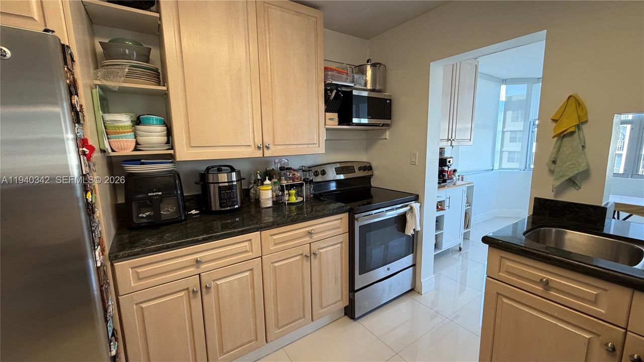 For Rent: $2,500 (2 beds, 2 baths, 1213 Square Feet)